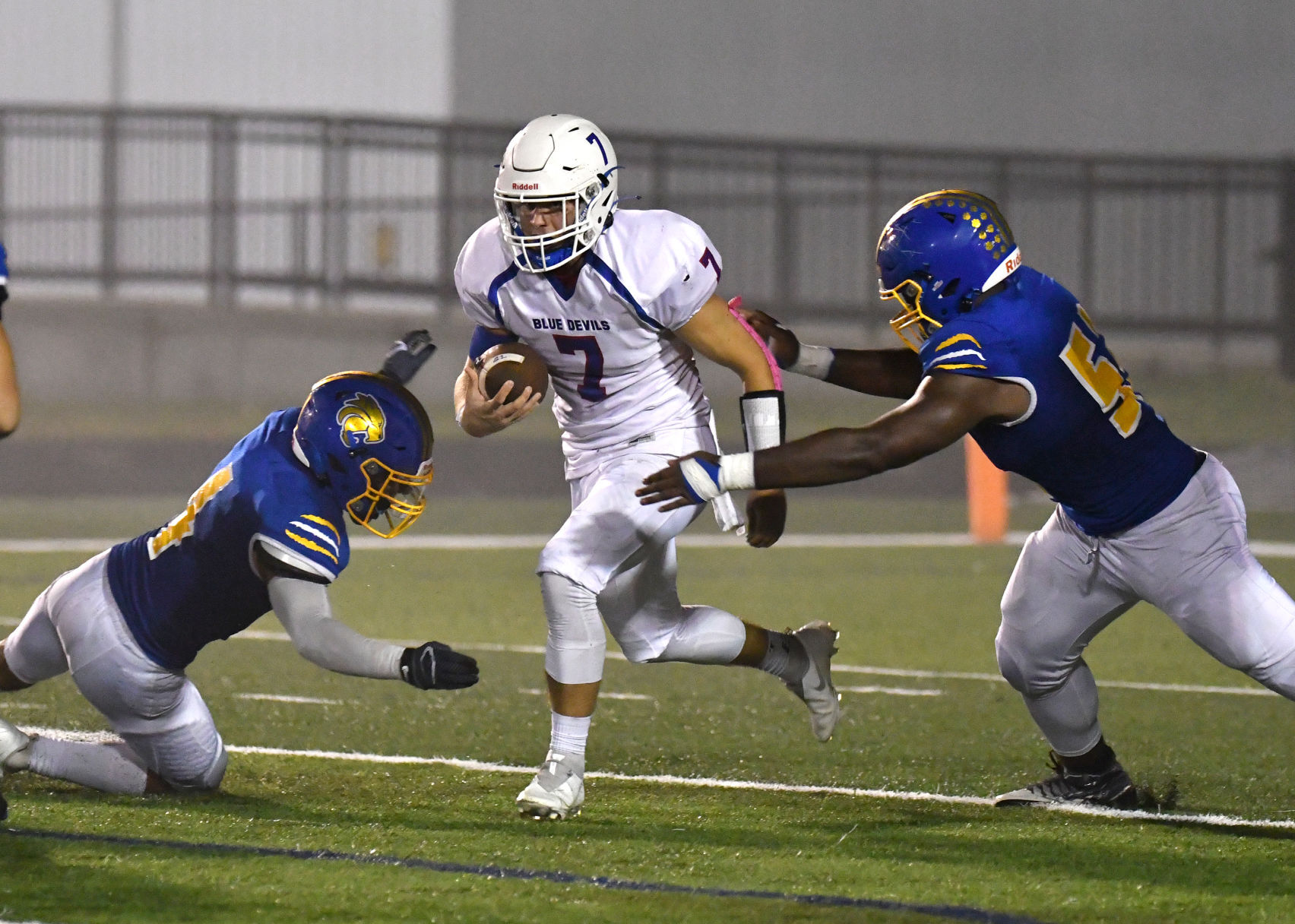 100821-qc-spt-cent-north fball-252